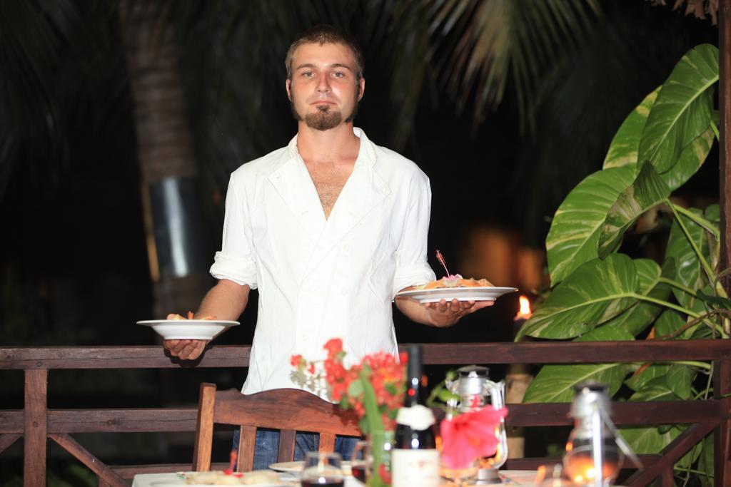 Ylang Hotel Ambondrona  Экстерьер фото