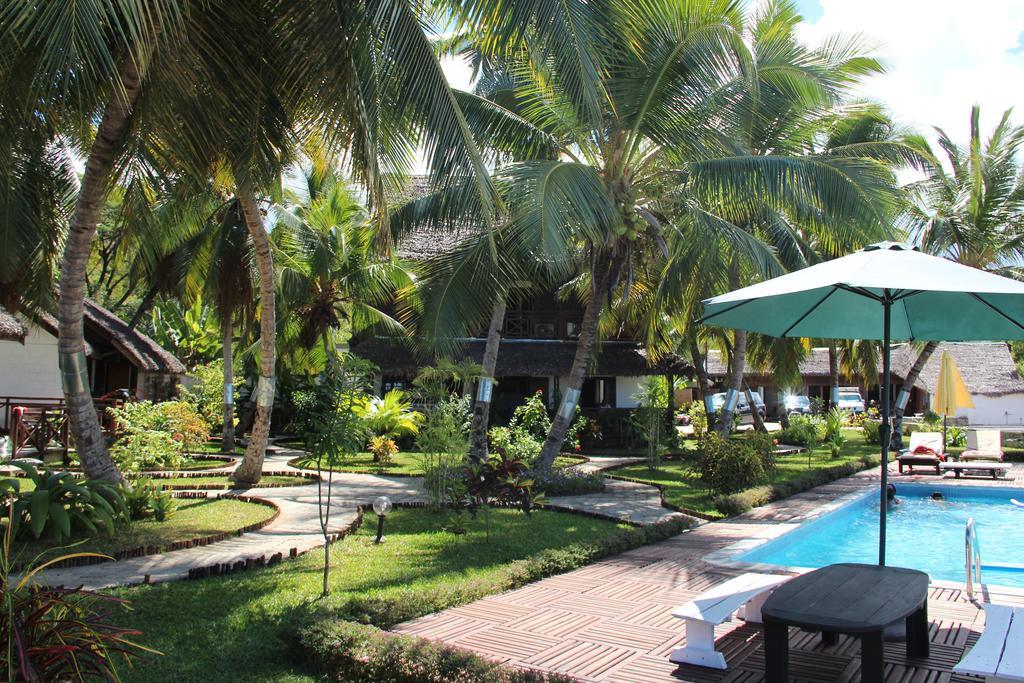 Ylang Hotel Ambondrona  Экстерьер фото
