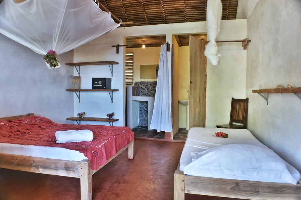 Ylang Hotel Ambondrona  Экстерьер фото