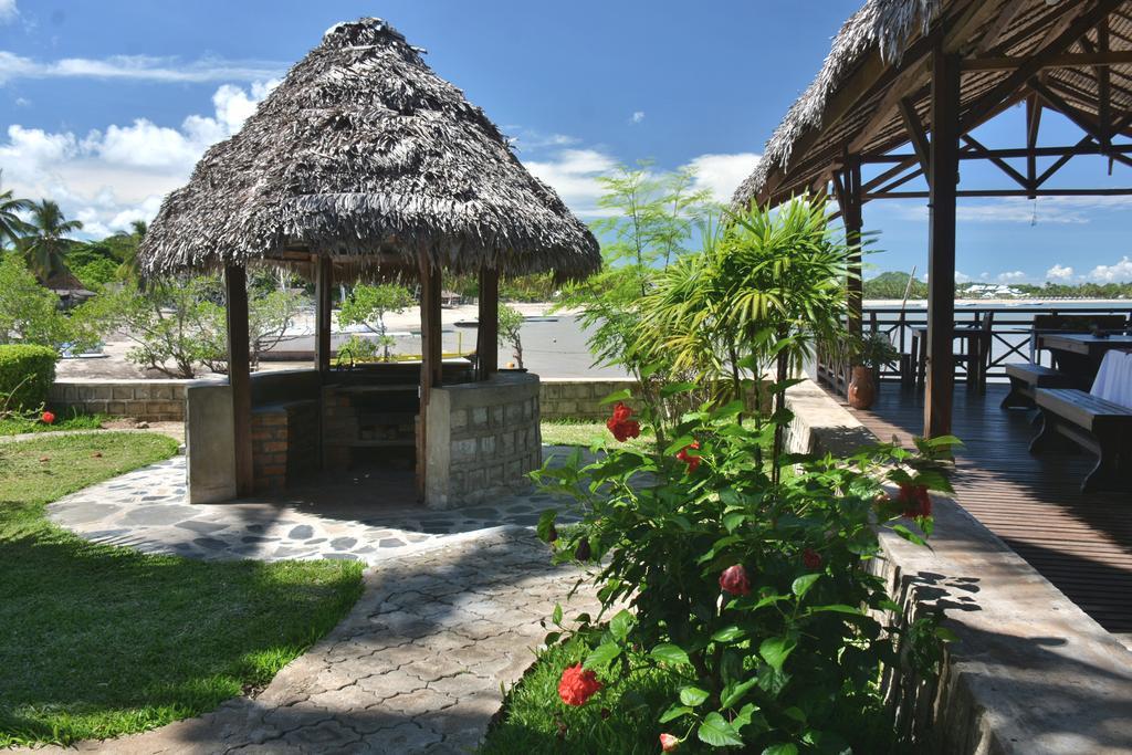 Ylang Hotel Ambondrona  Экстерьер фото